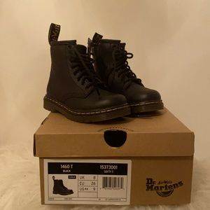 kids Dr.Marten’s , classic black , yellow stitch